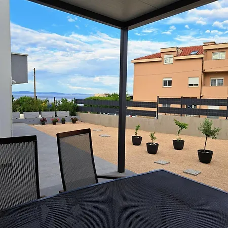 Daire 76 - Modern With On-site Private Parking