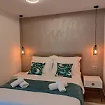 76 - Modern With On-site Private Parking Apartment *