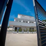 Apartment 76 - Modern With On-site Private Parking Split