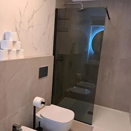 Apartamento 76 - Modern With On-site Private Parking Split