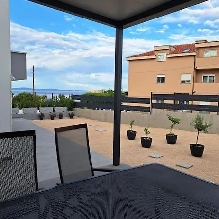 76 - Modern With On-site Private Parking *