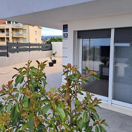 Lägenhet 76 - Modern With On-site Private Parking