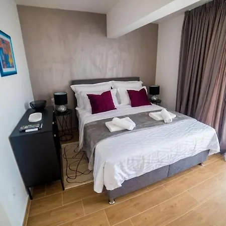 Apartamento 76 - Modern With On-site Private Parking Split