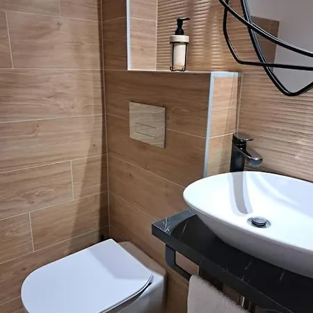 76 - Modern With On-site Private Parking *