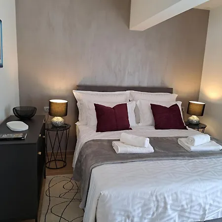 76 - Modern With On-site Private Parking *