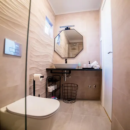 76 - Modern With On-site Private Parking *