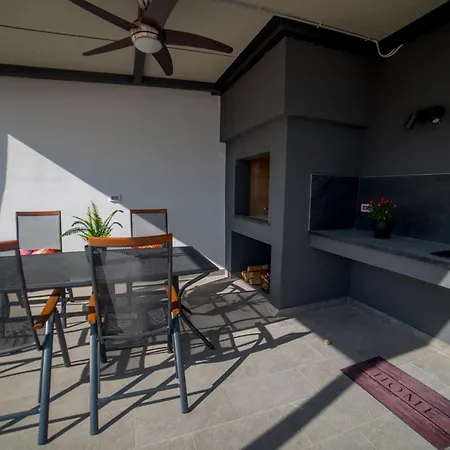 Apartamento 76 - Modern With On-site Private Parking