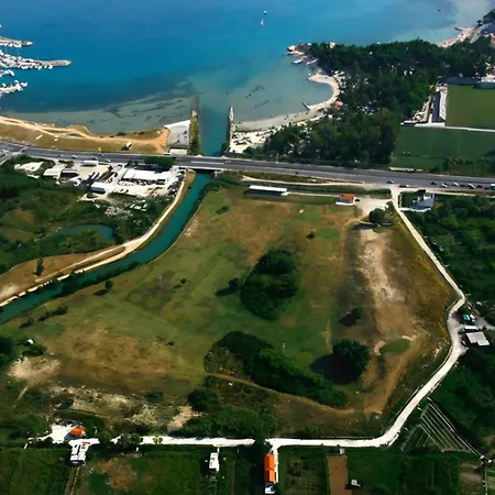 76 - Modern With On-site Private Parking Apartamento